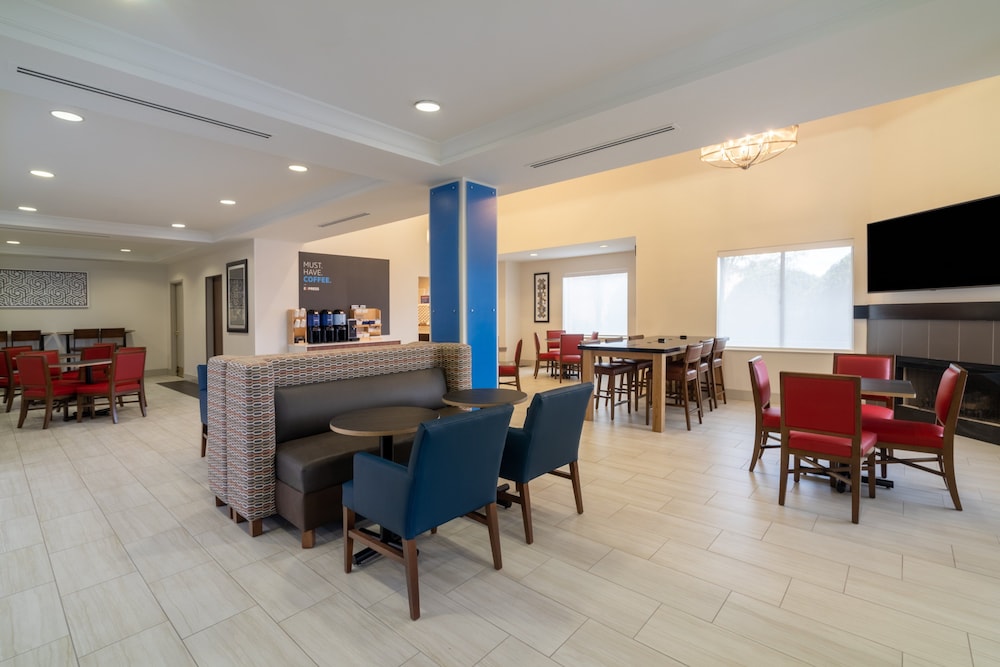 Holiday Inn Express Bluffton at Hilton Head Area by IHG - photo 41