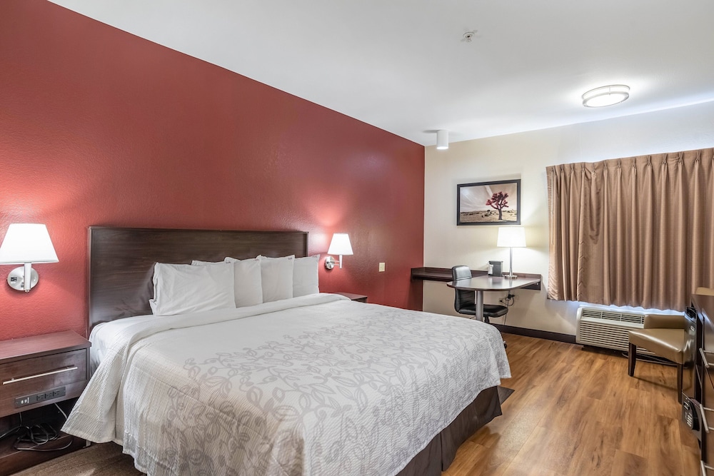 Red Roof Inn PLUS Phoenix West - photo 9