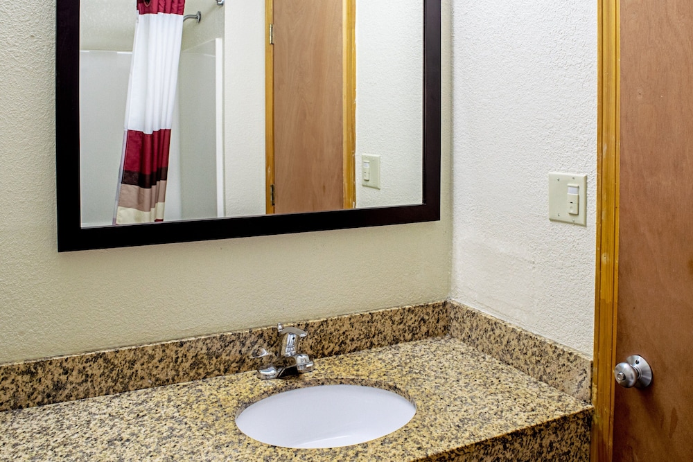 Red Roof Inn & Suites Middletown Franklin - photo 21