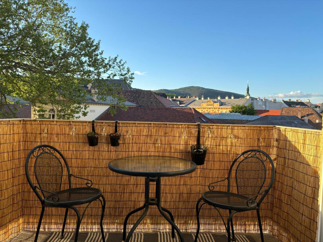 Zum Breyer BNB City Apartment — 4-Star Luxury Hotel in Baden, Austria