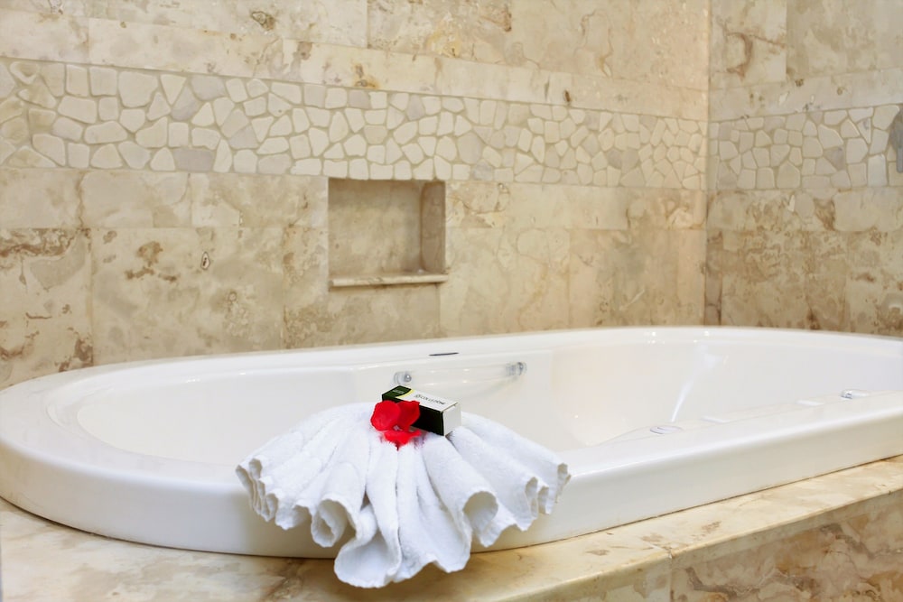 Jetted tub