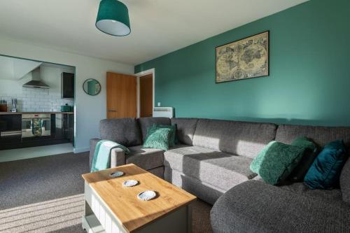 Towpath Gardens Apartment — 4-Star Luxury Hotel in Swindon, United Kingdom