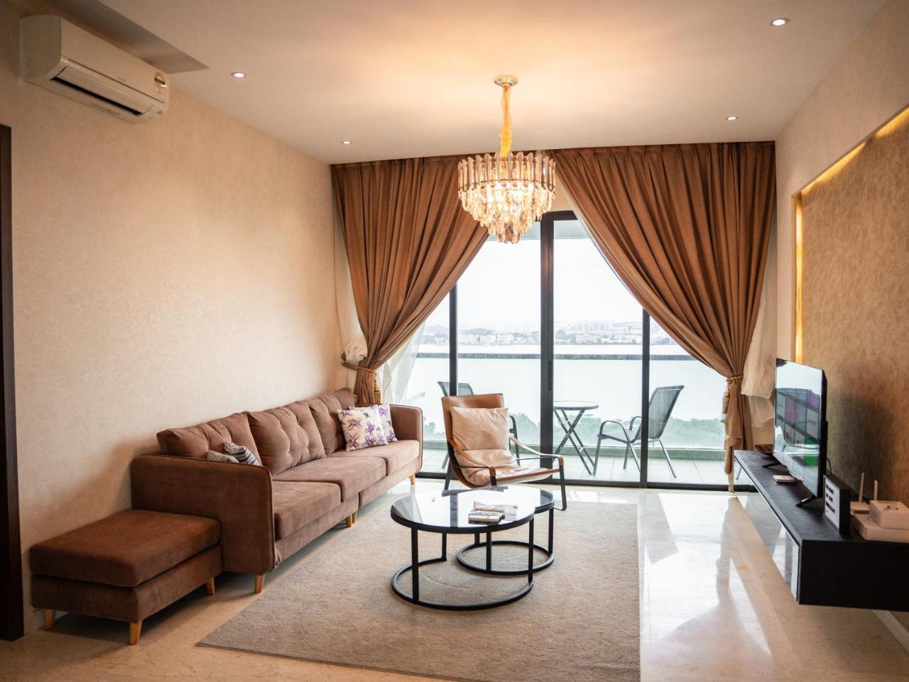 Homely Marina View 3BR Permas w Bathtub & Seaview Balcony Permas by Our Stay — 4-Star Luxury Hotel in Johor Bahru, Malaysia