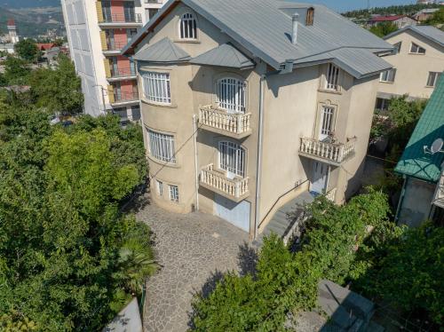Metro Palace