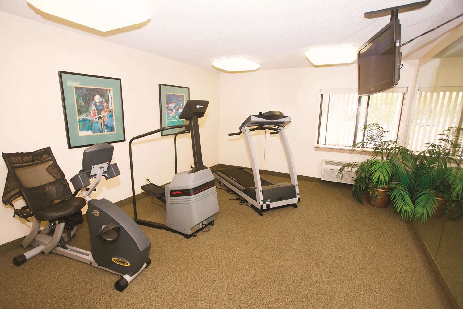 La Quinta Inn Milwaukee West Brookfield - photo 13
