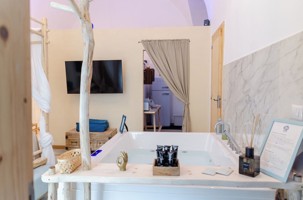 La Suite Del Relax Oppure Centro Citta — 4-Star Luxury Hotel in Polignano A Mare, Italy