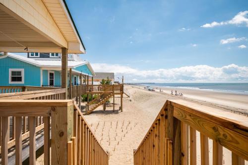 Dip Inn by Oak Island Accommodations - photo 14