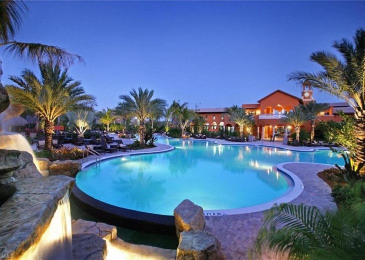Vacation in Paradise — 4-Star Luxury Hotel in Naples, United States