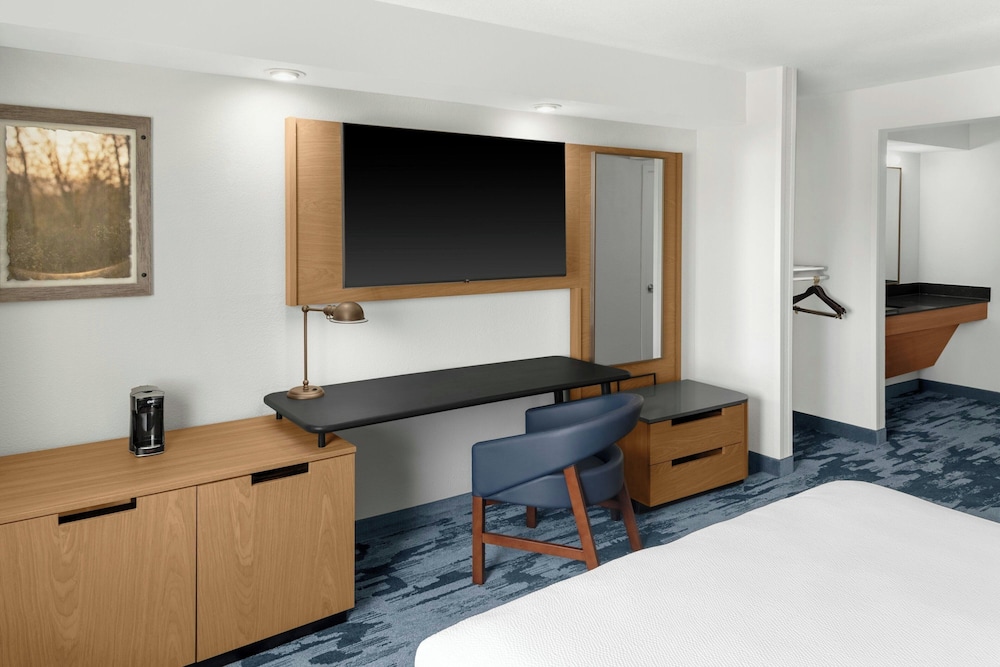 Fairfield Inn & Suites by Marriott San Francisco San Carlos - photo 11