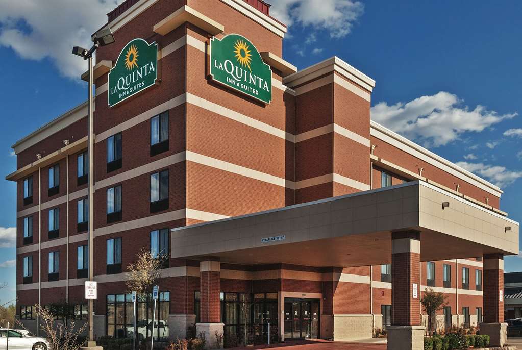 La Quinta Inn & Suites by Wyndham Edmond - featured photo