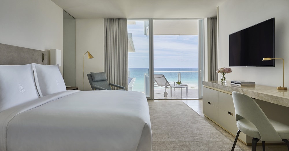 Four Seasons Hotel at The Surf Club - photo 13