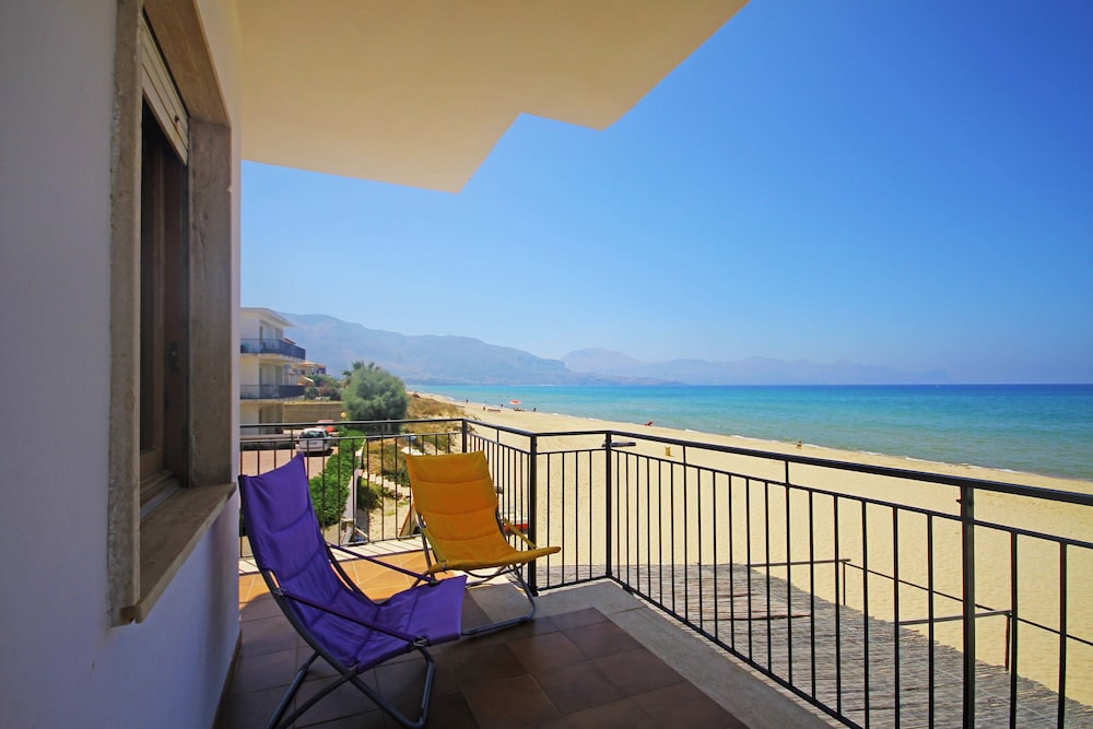 Gorgeous Beach House — 4-Star Luxury Hotel in Alcamo, Italy