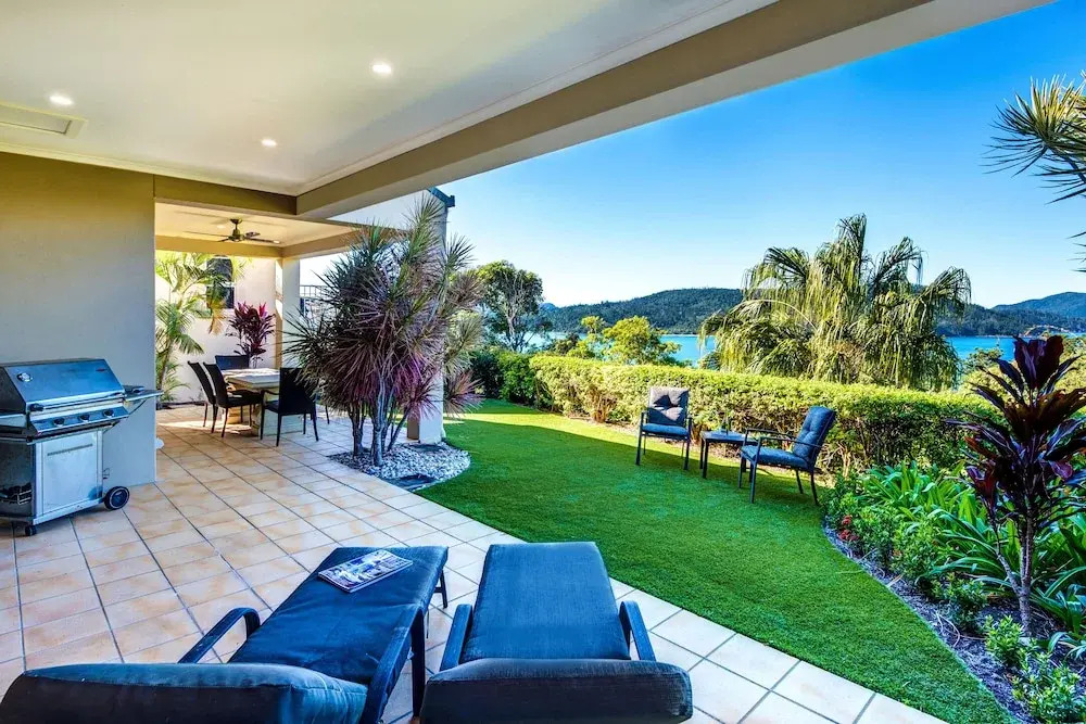 La Bella Waters 1 Wide Reaching Ocean Views And Buggy — hotel in Hamilton Island