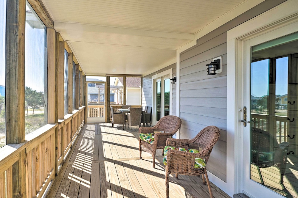 Carefree Coastal Getaway Walk to Long Beach in Oak Island, United States