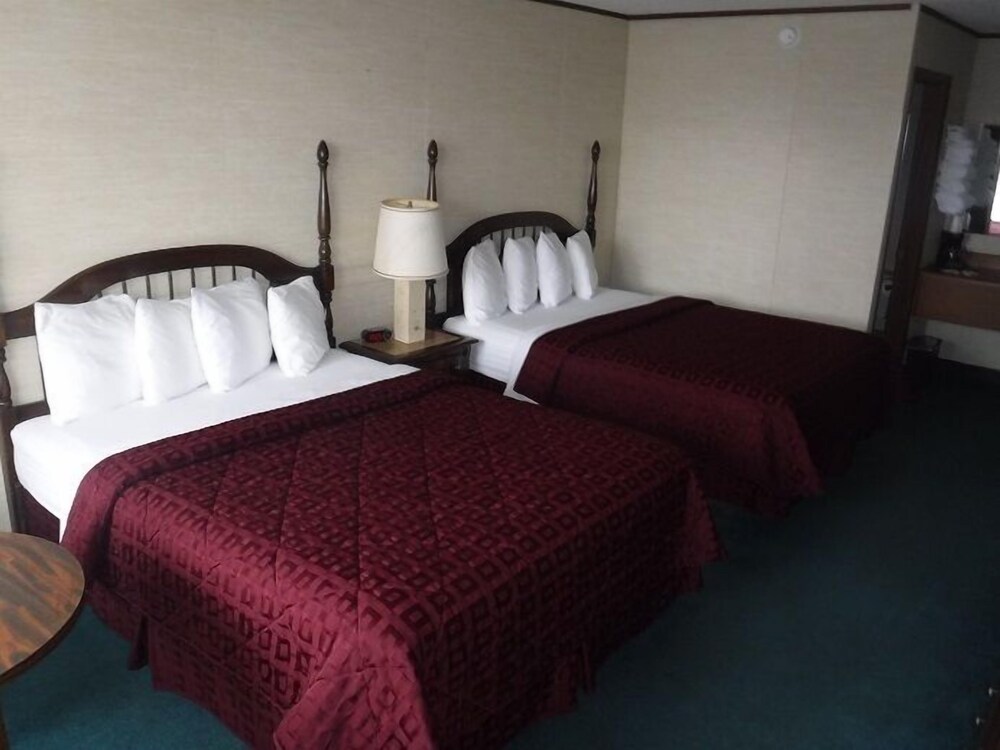 Colonial Mountain Inn — Branson — photo 5
