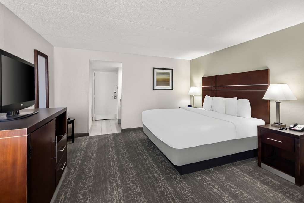 Best Western Luxbury Inn Fort Wayne - photo 42