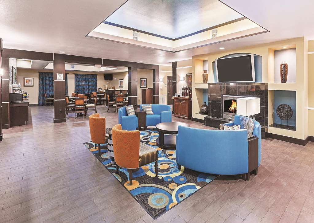 La Quinta Inn & Suites by Wyndham Houston Hobby Airport - photo 7