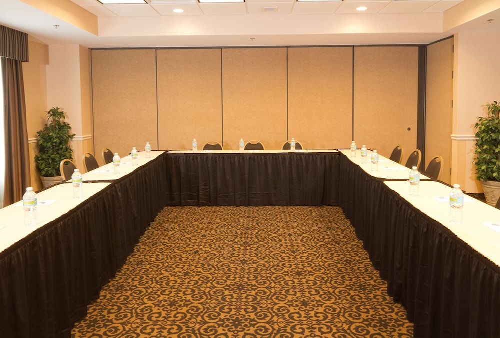 Hampton Inn Suites Jacksonville Airport - photo 52