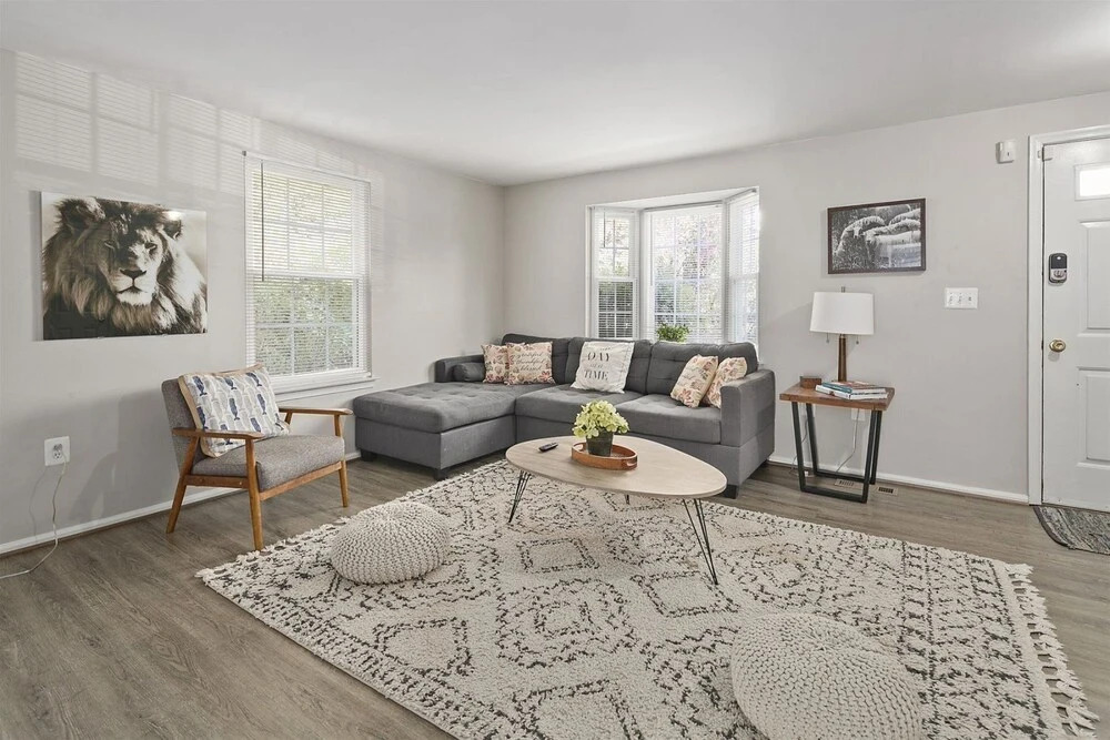 Luxury End Unit Townhome Just 40 Minutes from DC Pet Friendly Privacy Fenced in Sterling, United States