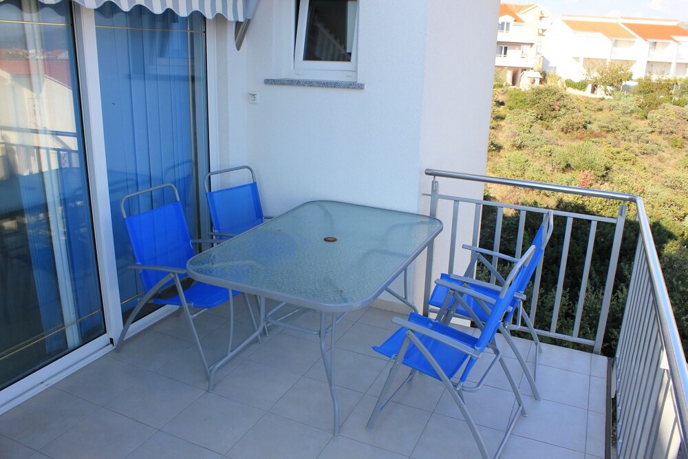 Cosy Apartment in Zečevo Rogozničko with Parking — 4-Star Luxury Hotel in Rogoznica, Croatia