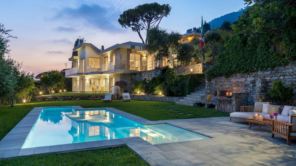Villa Scirocco 102 Emma Villas — 4-Star Luxury Hotel in Pieve Ligure, Italy
