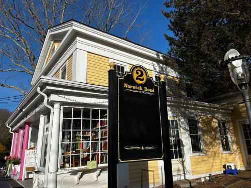 Walk To Goodspeed Opera House from this quaint 2 BDRM APT — 4-Star Luxury Hotel in East Haddam, United States