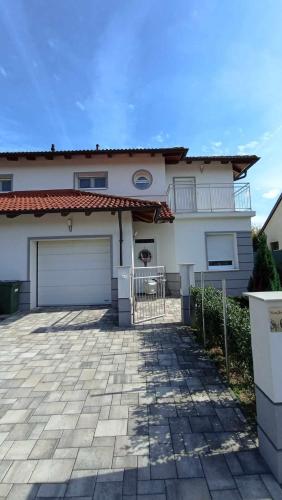 Klau & Bali Apartmanház Sopron — 4-Star Luxury Hotel in Sopron, Hungary