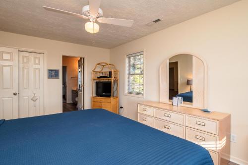 Pelican Palace by Oak Island Accommodations - photo 41