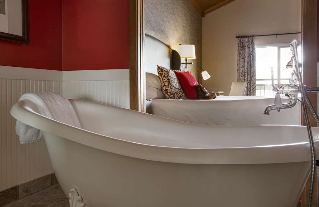 The Edgewater Hotel - photo 33