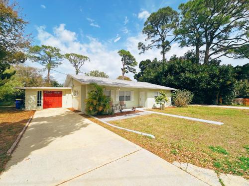 Quinn`s Riverside Retreat in Edgewater, United States