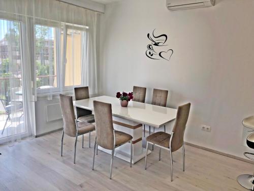 Szende Apartman — 4-Star Luxury Hotel in Balatonfured, Hungary