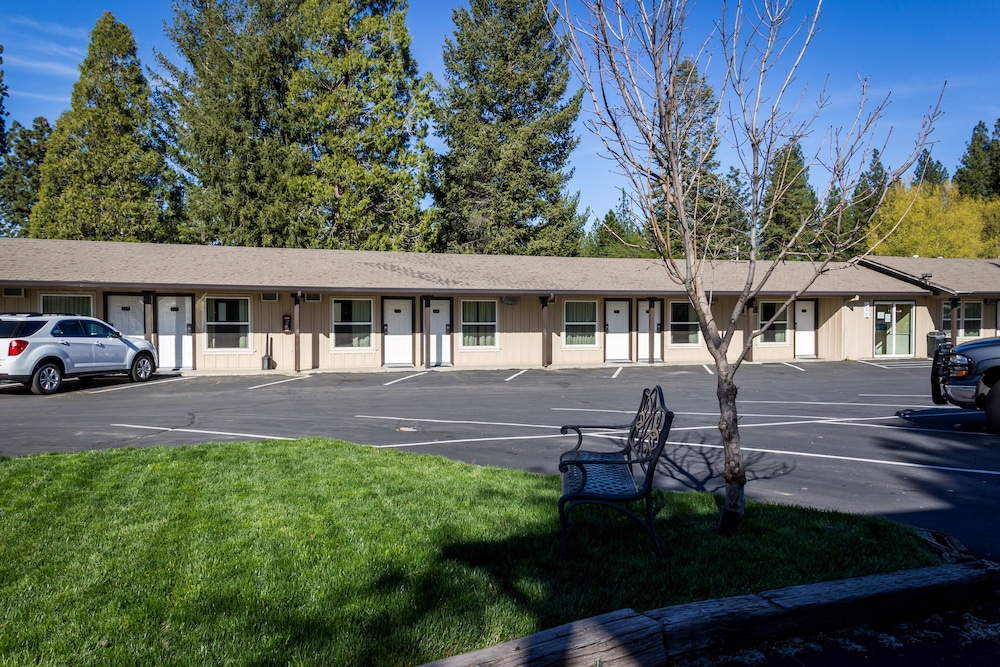 Charm Motel & Suites - photo 66