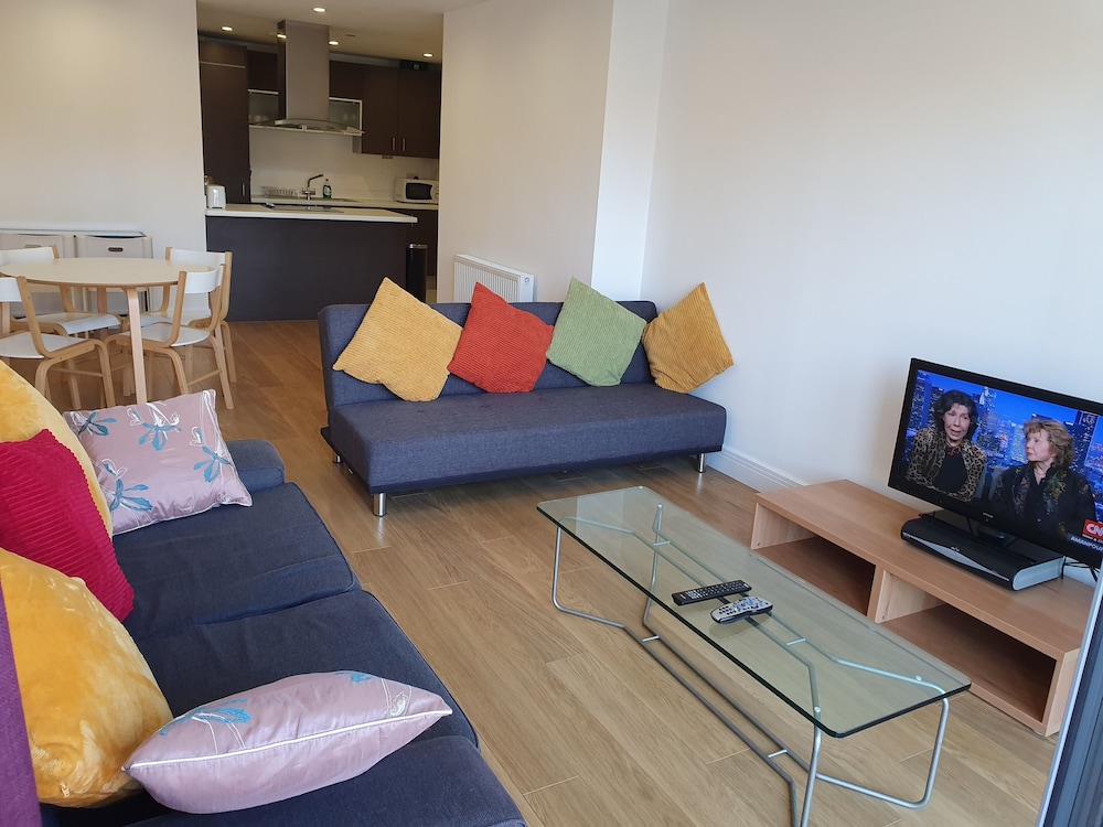 Amazing 2 Beds 2 Baths 10Min Ldn Bridge London — 4-Star Luxury Hotel in London, United Kingdom