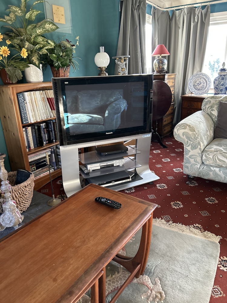 Lowri Cottage Hotel