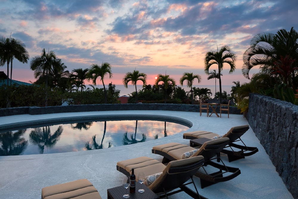 Gated Keauhou Residences W Ocean Views Pool — Kailua Kona