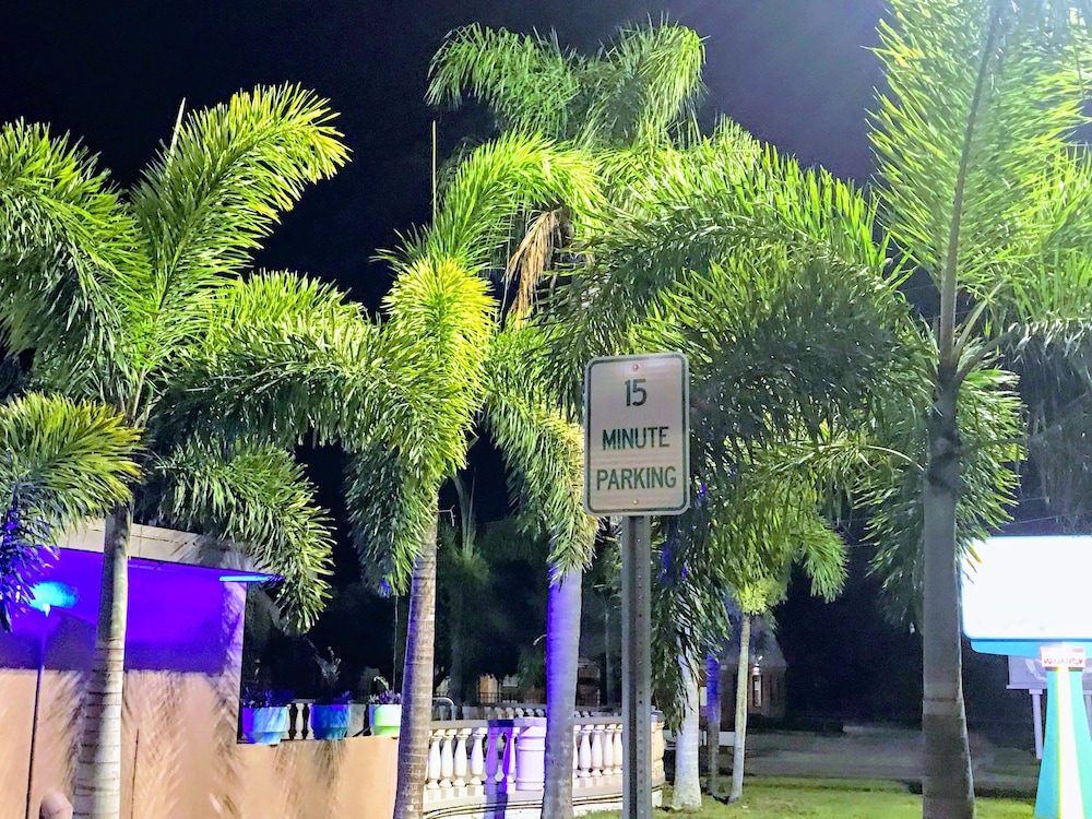 Tropical Inn & Suites - photo 47