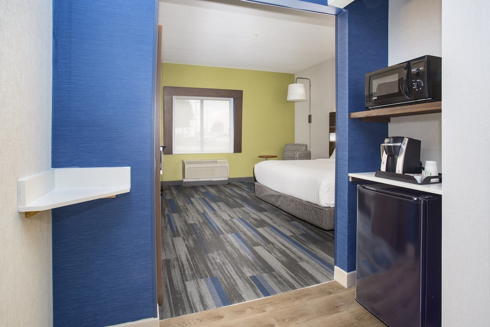 Holiday Inn Express Kansas City at the Legends by IHG - photo 10