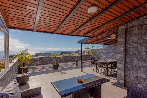Flowers Island House 2 — 4-Star Luxury Hotel in Funchal, Portugal