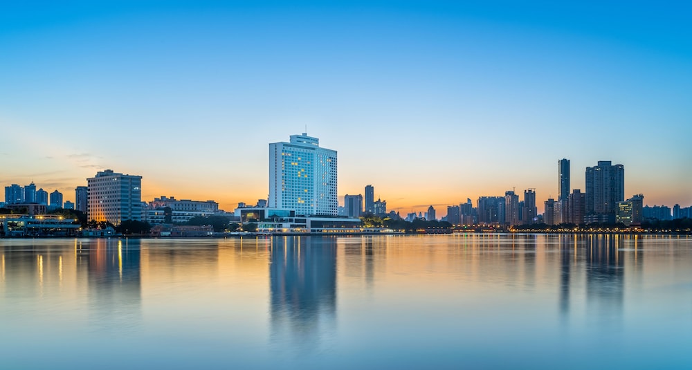 White Swan Hotel — hotel in Guangzhou