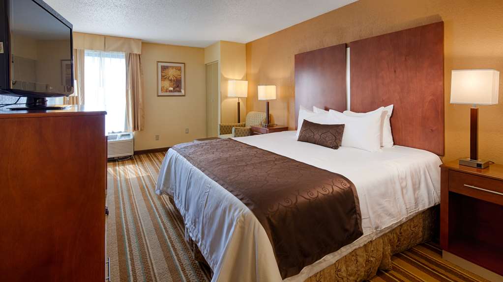 Best Western Plus Richmond Airport Hotel - photo 12