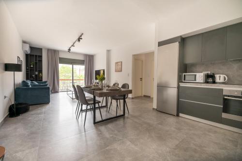 Stylish 3BR apartment in Pagkrati — 4-Star Luxury Hotel in Athens, Greece