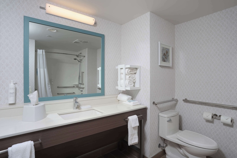 Hampton Inn & Suites Manistee Waterfront - photo 20
