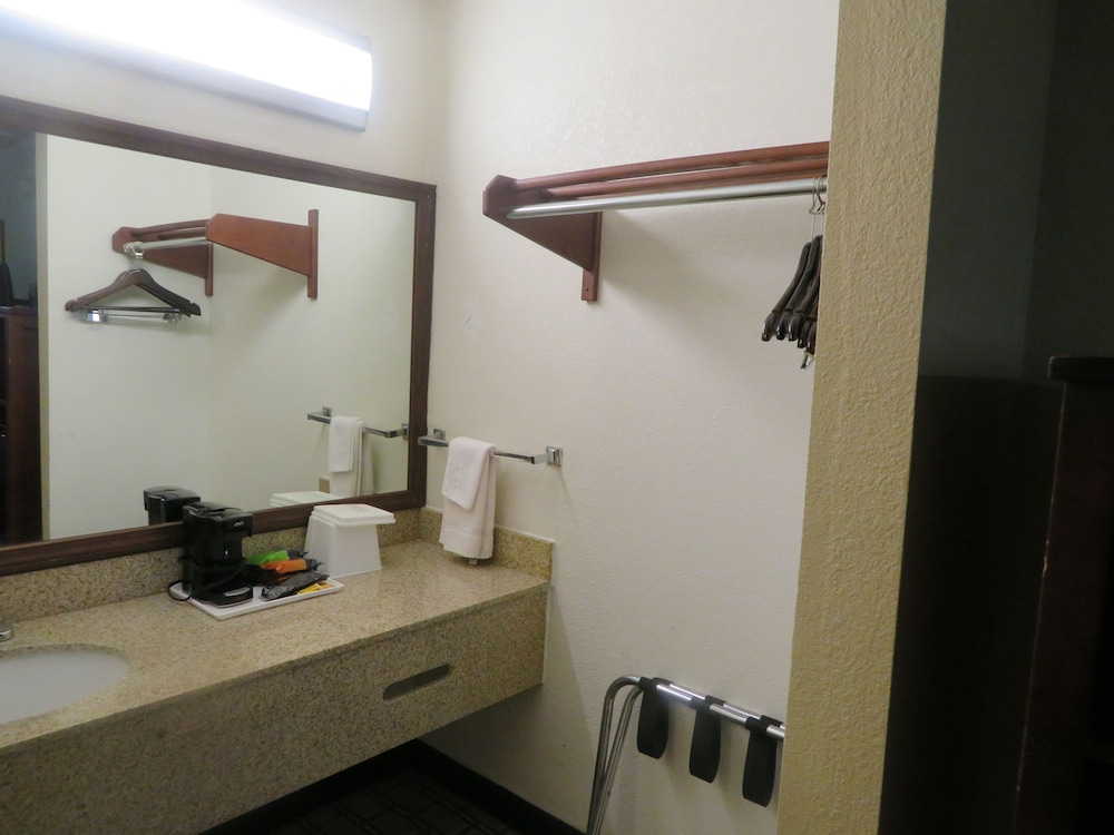 Days Inn by Wyndham Blytheville - photo 18