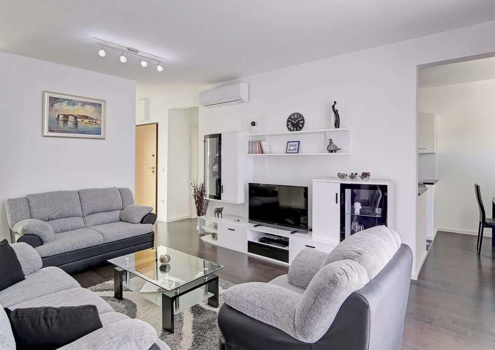 Luka Apartment