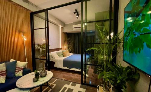 Luxurious 500MBPS 1BR in Makati — 4-Star Luxury Hotel in Manila, Philippines