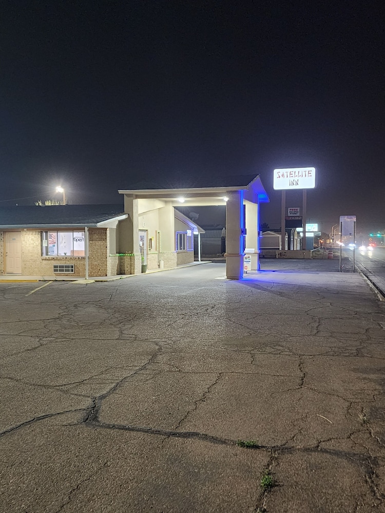 Satellite Inn - photo 28