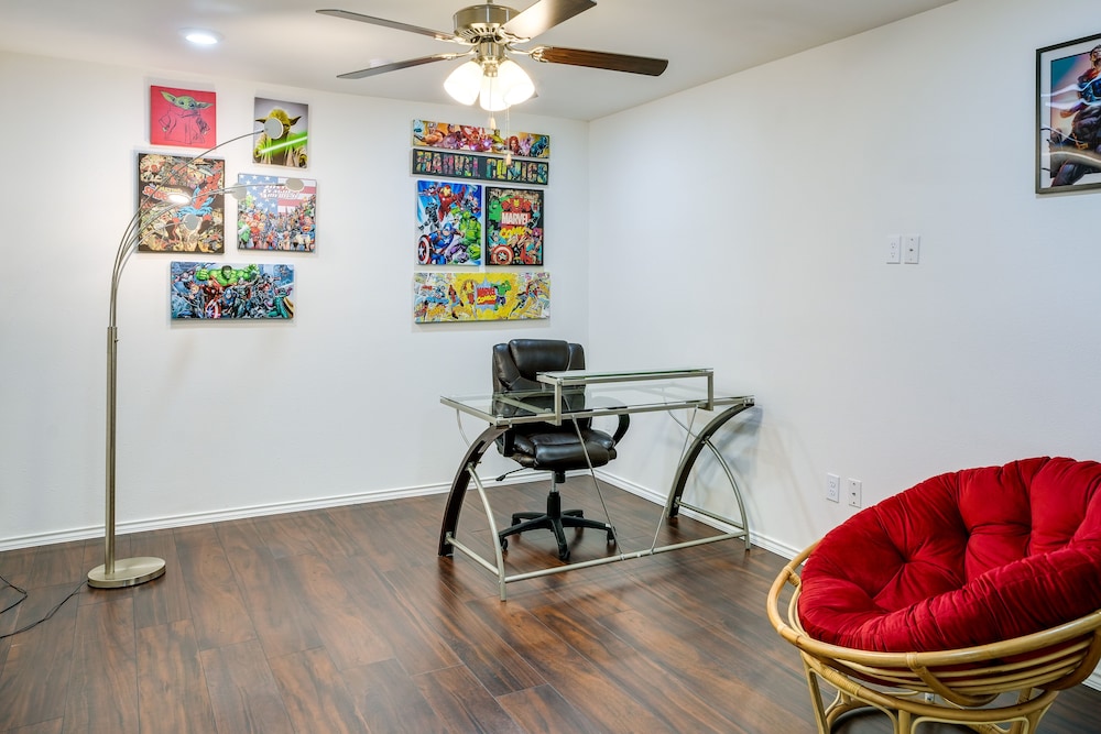Luxurious Laredo Getaway Unwind in Style - photo 23