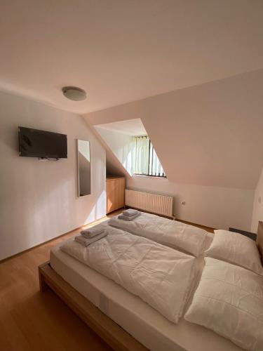 Mat & Edw Room in Campulung Moldovenesc, Romania