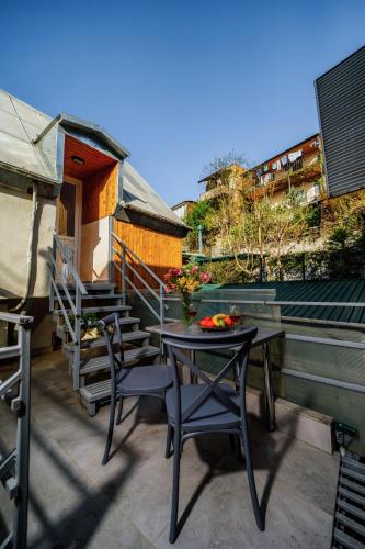 Rustaveli Apartment With Balcony