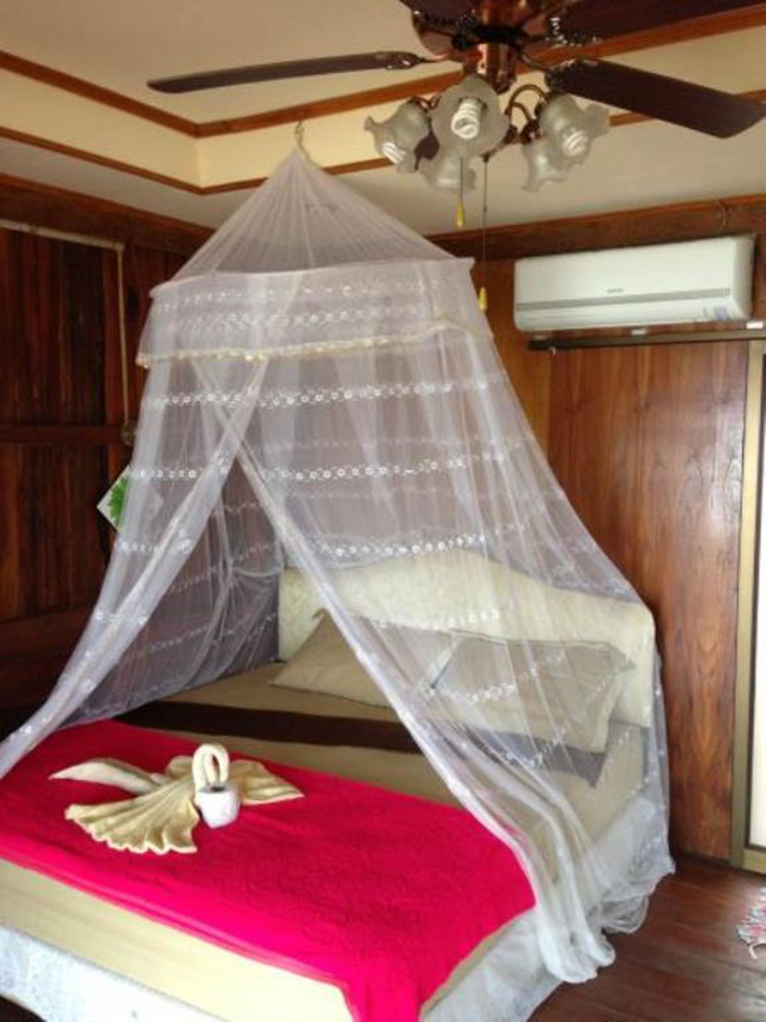 Golden Pearl Beach Resort in Nuea Khlong, Thailand